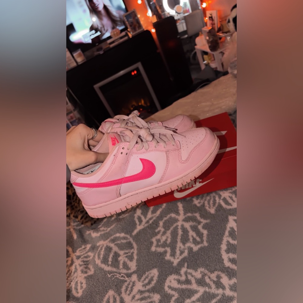 Triple Pink Nike dunks
